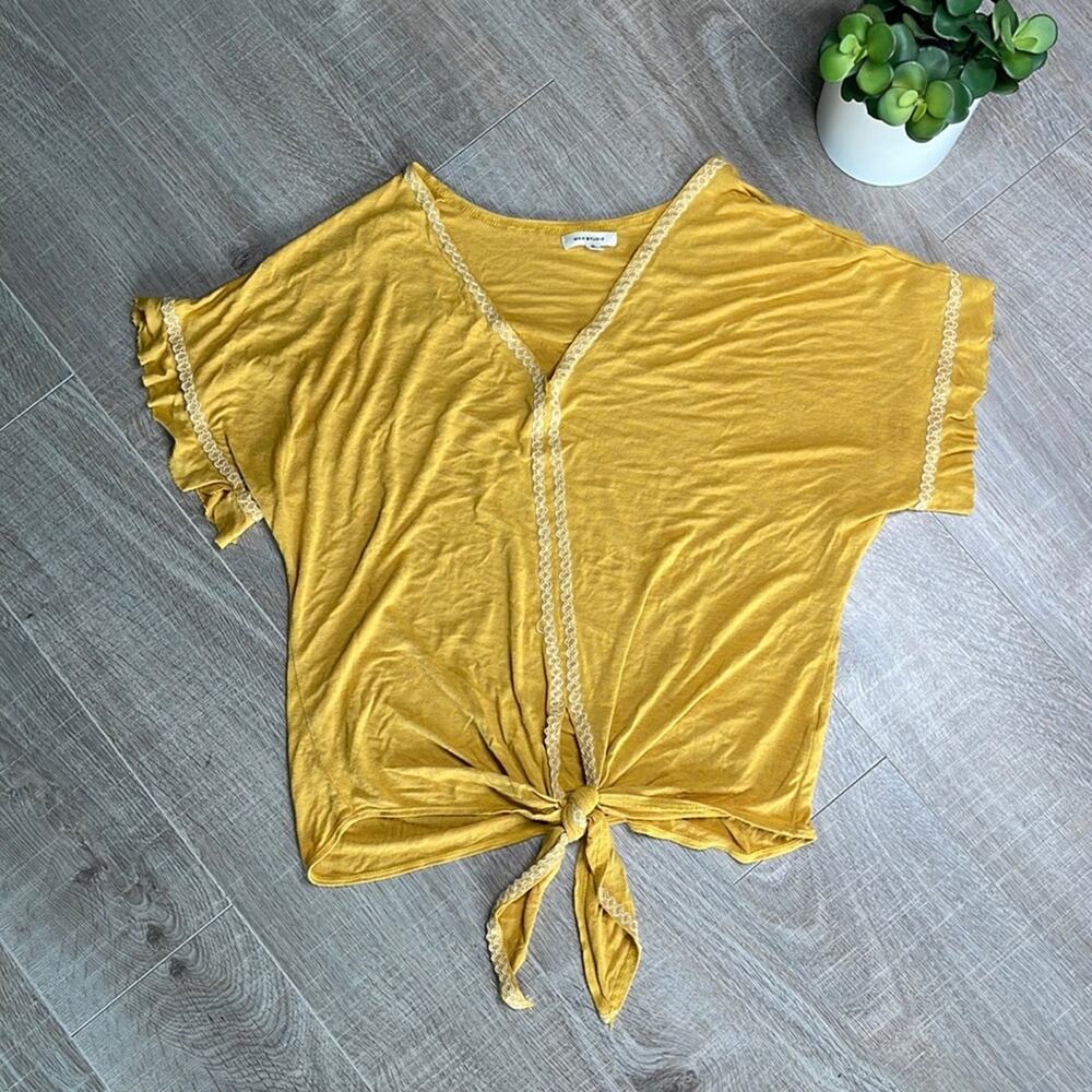 MAX STUDIO Mustard Yellow V-Neck Short Sleeve Tie Waist Blouse Women’s Size M